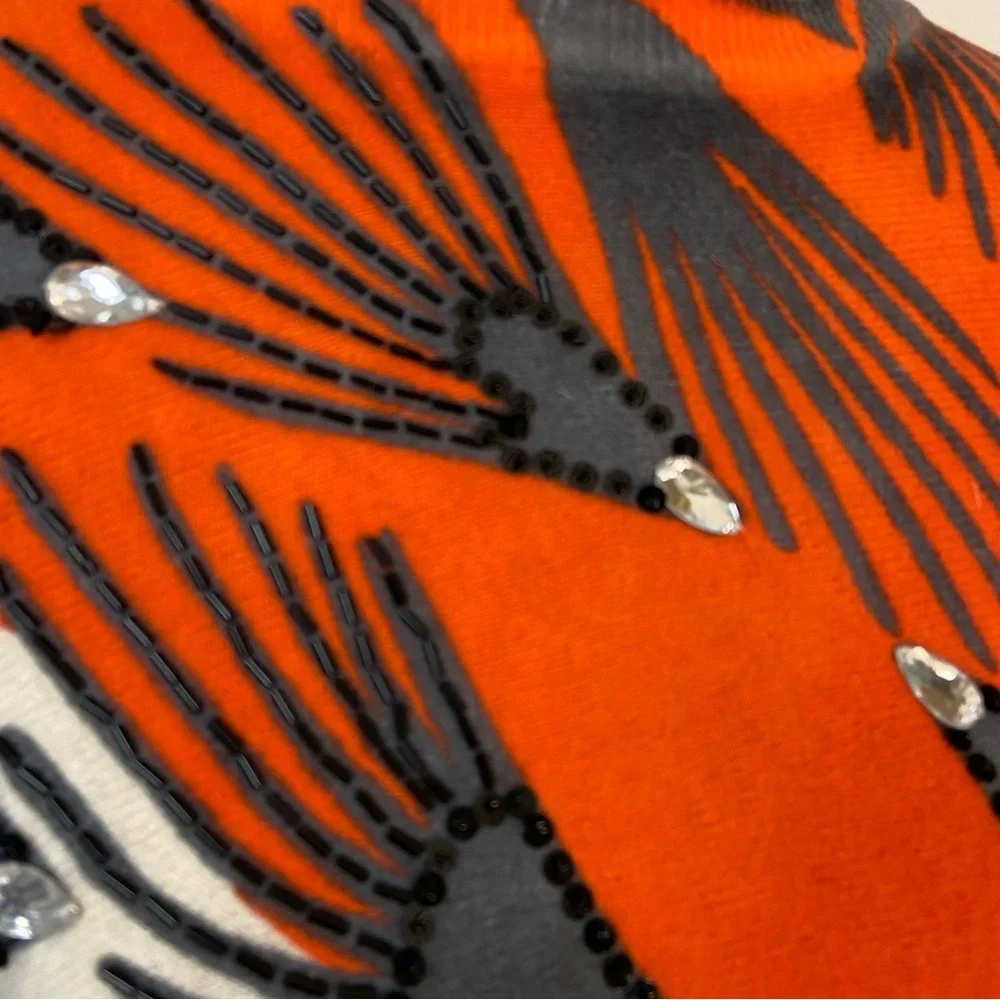 Abstract Patterned Crew Neck Sweater - Picture 12 of 13